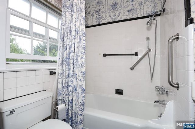 153 Glenwood Avenue, Leonia, NJ 07605