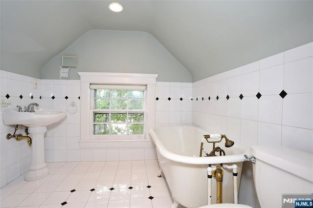 153 Glenwood Avenue, Leonia, NJ 07605