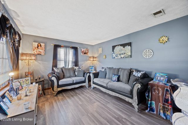 3774 E Blue Lick Rd, Louisville, KY 40229