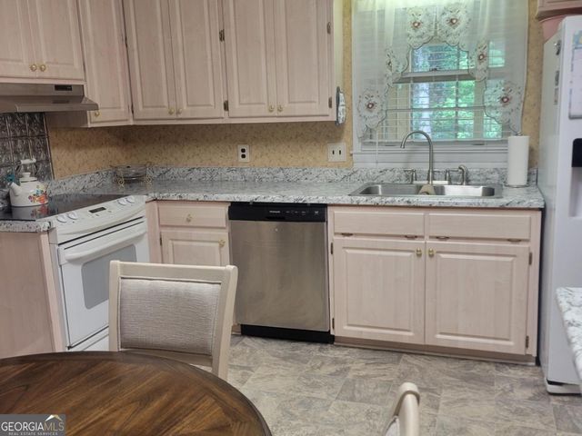 146 Cascade Circle, Lagrange, GA 30241
