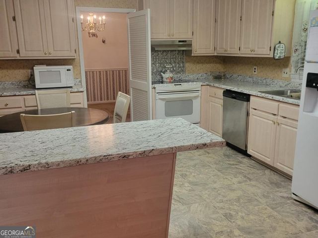 146 Cascade Circle, Lagrange, GA 30241