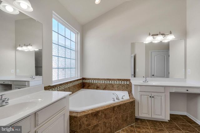 6 LAMPLIGHTER LN, Stafford, VA 22554