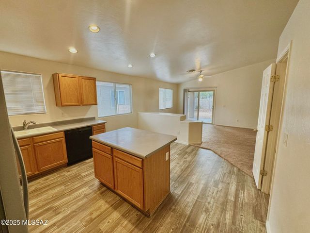6070 N Panorama Park Drive, Tucson, AZ 85704