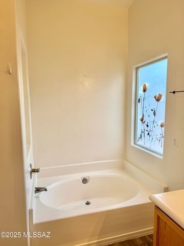 6070 N Panorama Park Drive, Tucson, AZ 85704