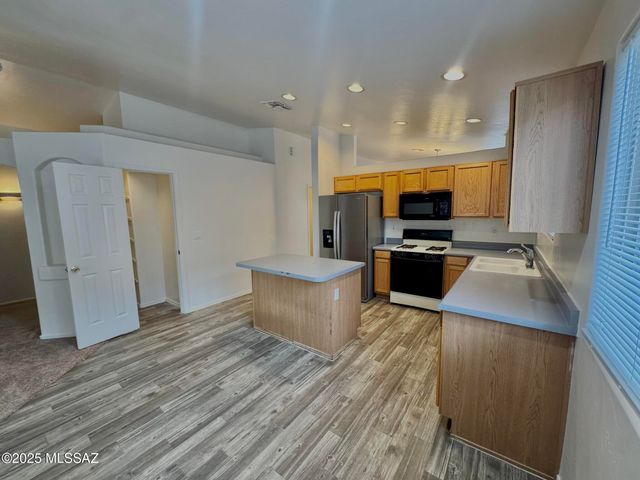 6070 N Panorama Park Drive, Tucson, AZ 85704
