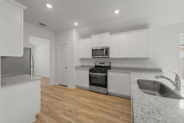 4022 Lena Gardens, Von Ormy, TX 78073
