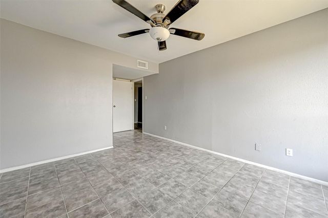 13480 S Thorntree Drive 1202, Houston, TX 77015