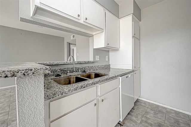 13480 S Thorntree Drive 1202, Houston, TX 77015
