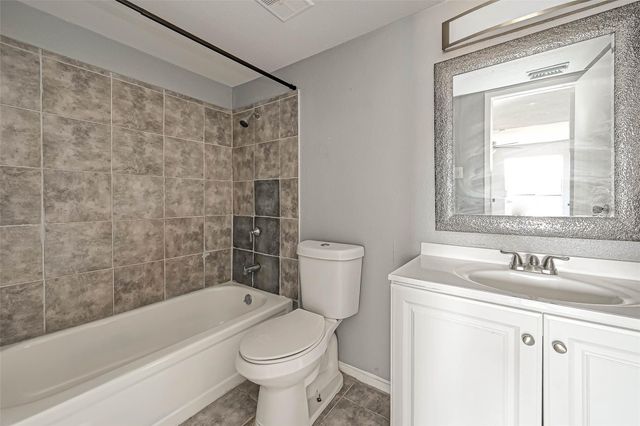 13480 S Thorntree Drive 1202, Houston, TX 77015