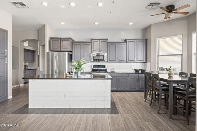5618 S 100TH Avenue, Tolleson, AZ 85353