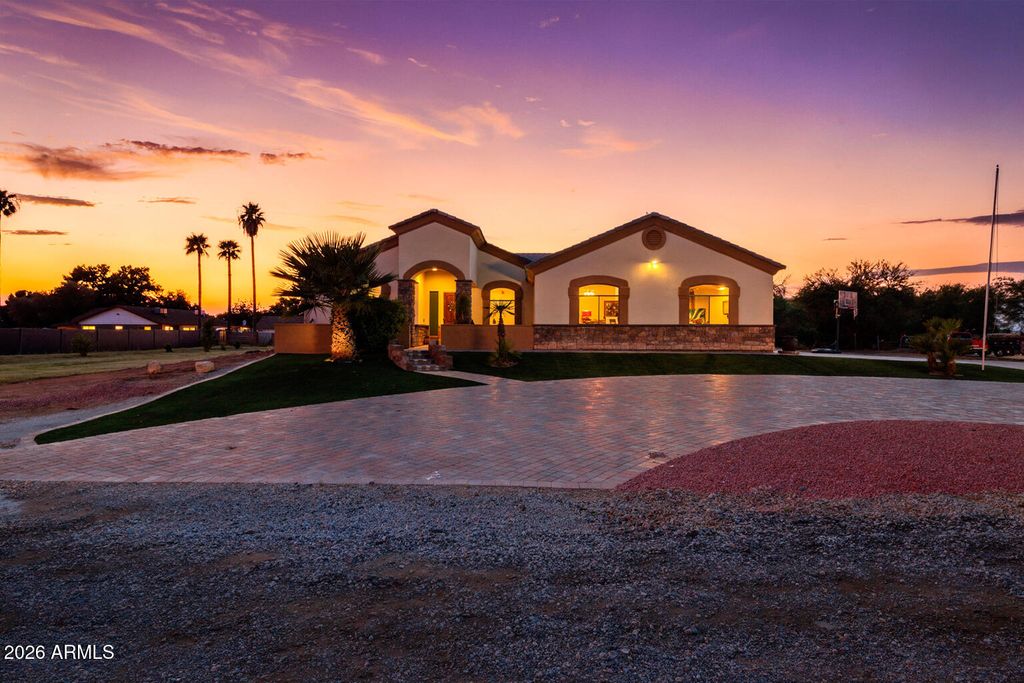 5618 S 100TH Avenue, Tolleson, AZ 85353