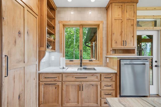 63 Granny Smith Lane, Ellijay, GA 30536