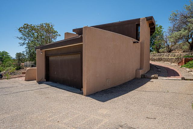 9661 Asbury Court NW, Albuquerque, NM 87114