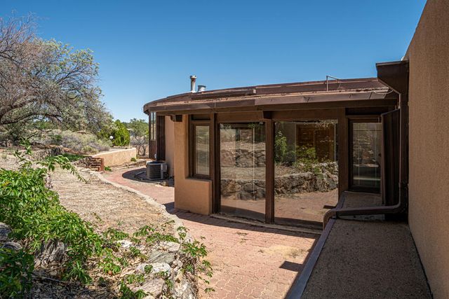 9661 Asbury Court NW, Albuquerque, NM 87114