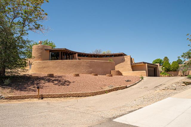 9661 Asbury Court NW, Albuquerque, NM 87114