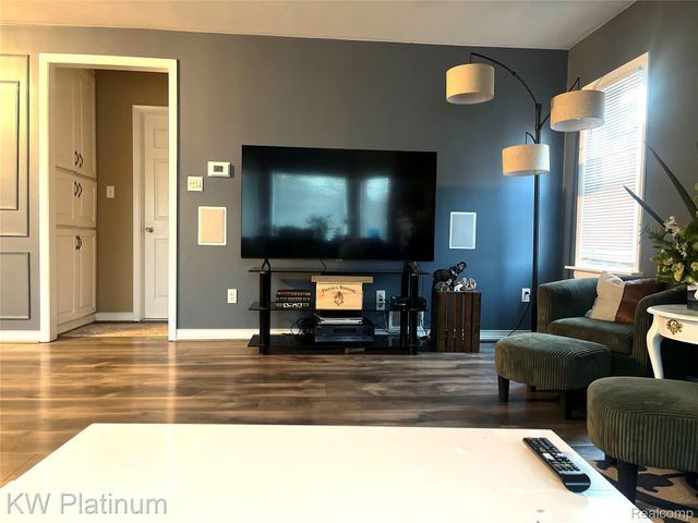 1458 E Hayes Avenue, Hazel Park, MI 48030