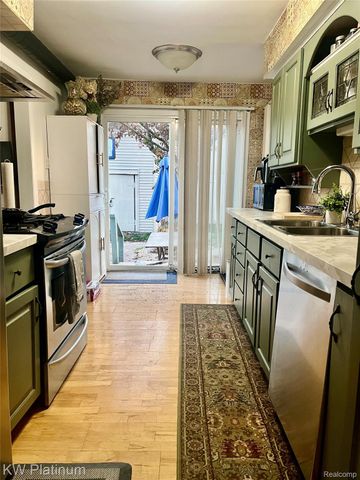 1458 E Hayes Avenue, Hazel Park, MI 48030