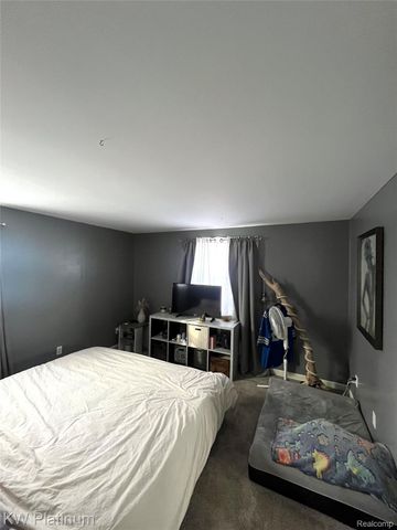 1458 E Hayes Avenue, Hazel Park, MI 48030