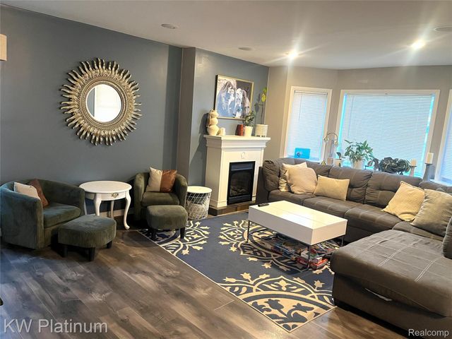 1458 E Hayes Avenue, Hazel Park, MI 48030