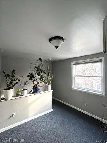 1458 E Hayes Avenue, Hazel Park, MI 48030