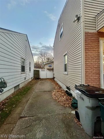 1458 E Hayes Avenue, Hazel Park, MI 48030