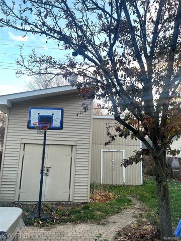 1458 E Hayes Avenue, Hazel Park, MI 48030