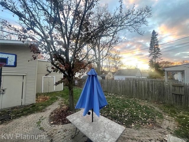 1458 E Hayes Avenue, Hazel Park, MI 48030