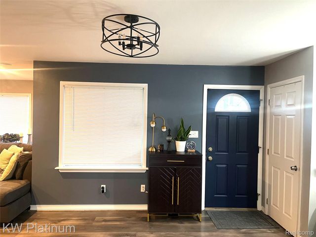 1458 E Hayes Avenue, Hazel Park, MI 48030