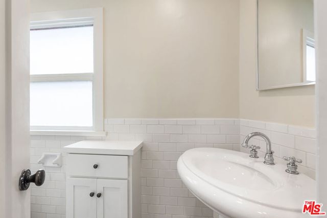 937 N Beverly Glen Boulevard, Los Angeles, CA 90077