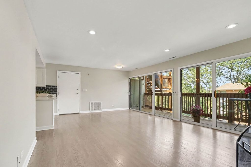 5809 Oakwood Drive D, Lisle, IL 60532 — photo 3