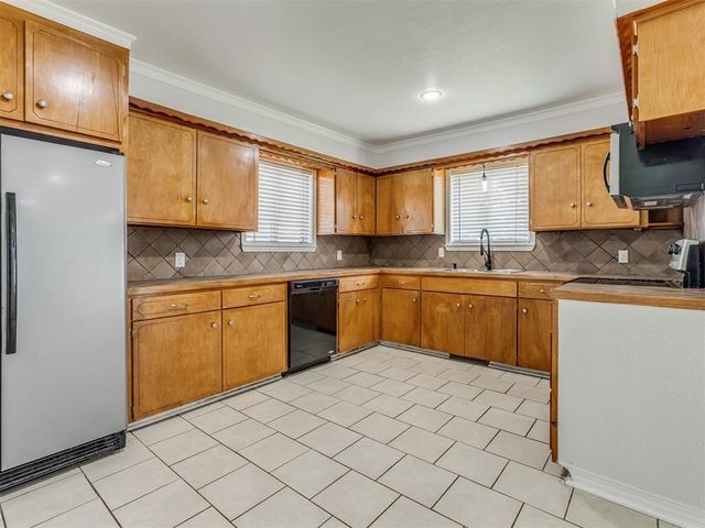 201 Lackey Drive, Eufaula, OK 74432