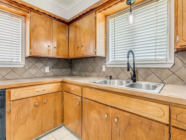 201 Lackey Drive, Eufaula, OK 74432