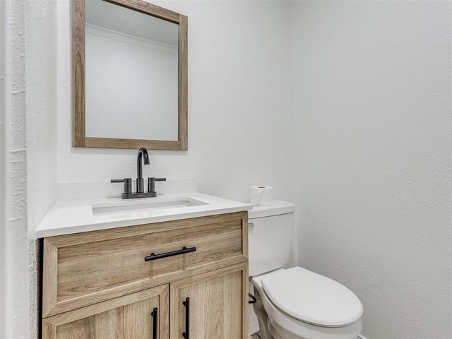 201 Lackey Drive, Eufaula, OK 74432