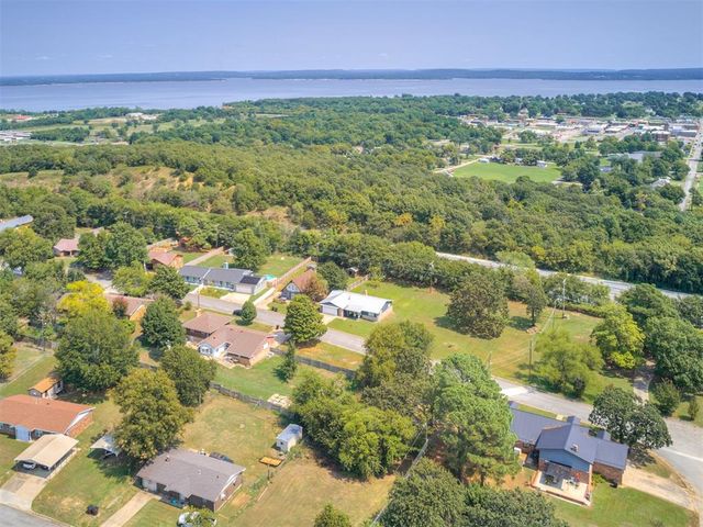 201 Lackey Drive, Eufaula, OK 74432