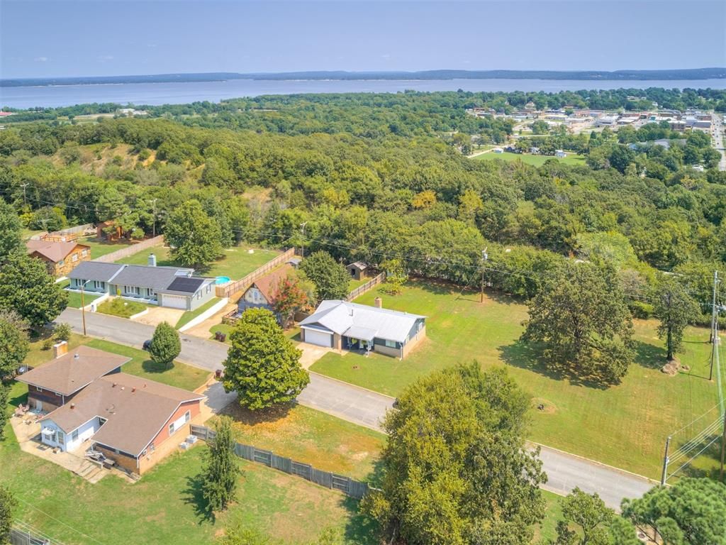 201 Lackey Drive, Eufaula, OK 74432