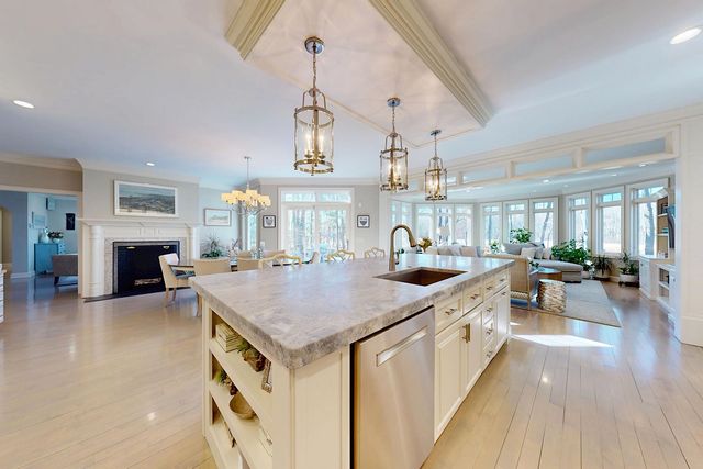 10 Wingate Court, Stratham, NH 03885