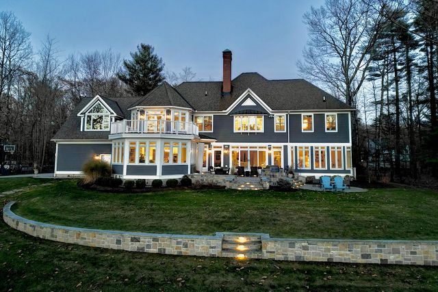 10 Wingate Court, Stratham, NH 03885