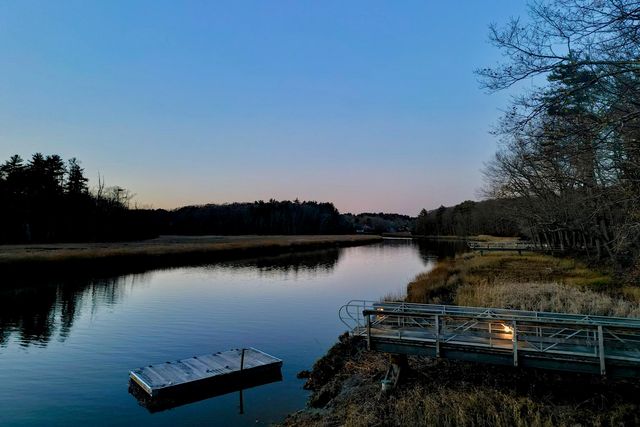 10 Wingate Court, Stratham, NH 03885