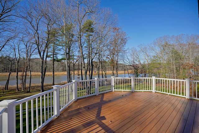 10 Wingate Court, Stratham, NH 03885