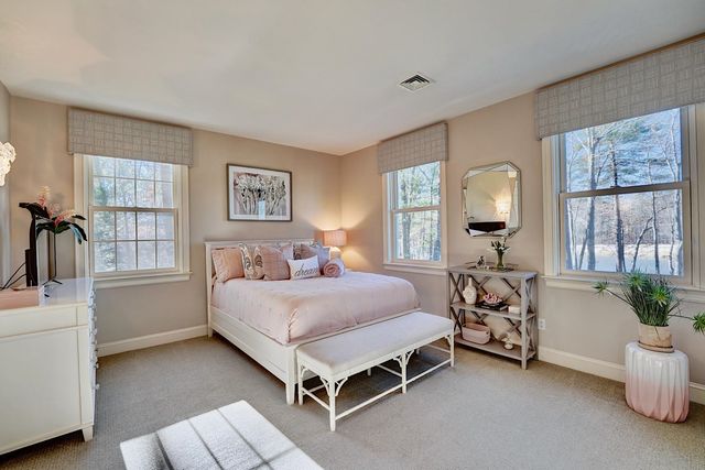 10 Wingate Court, Stratham, NH 03885