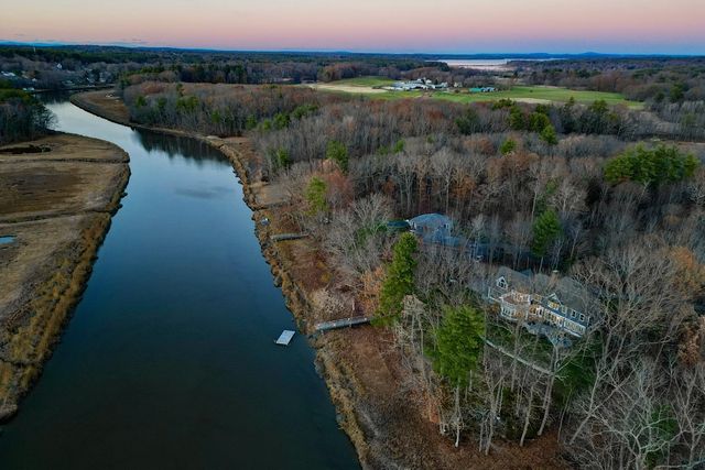 10 Wingate Court, Stratham, NH 03885