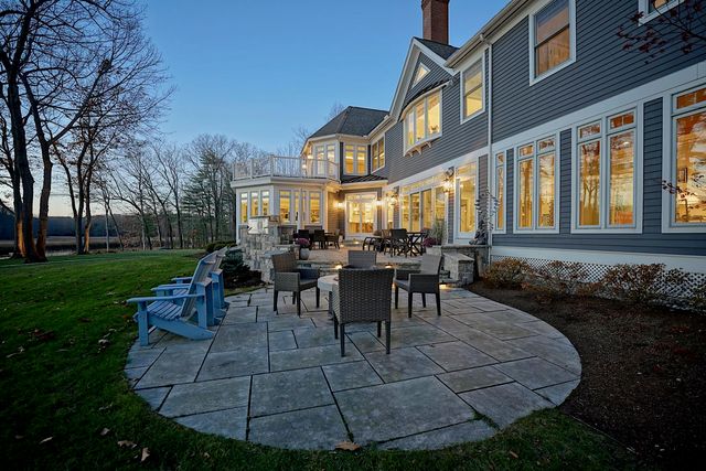 10 Wingate Court, Stratham, NH 03885