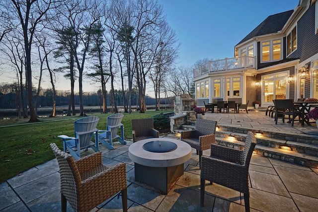 10 Wingate Court, Stratham, NH 03885