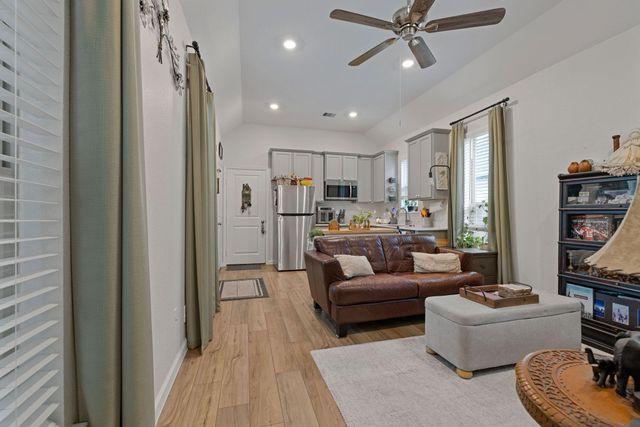 18323 Tiger Flowers Drive, Conroe, TX 77302