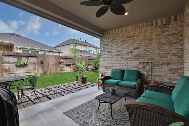 18323 Tiger Flowers Drive, Conroe, TX 77302
