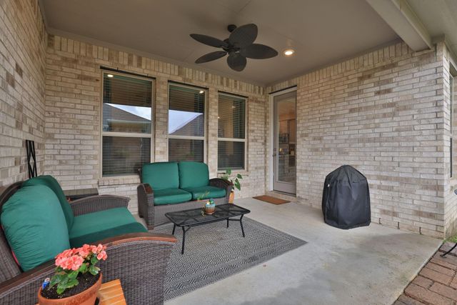 18323 Tiger Flowers Drive, Conroe, TX 77302