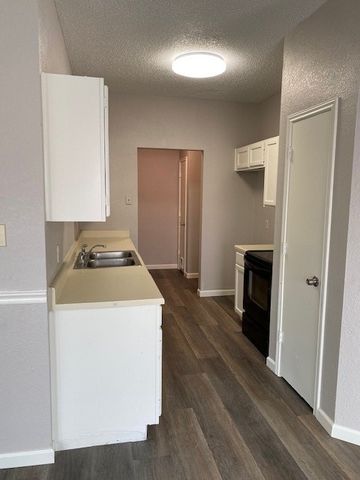 805 Melville Drive, Arlington, TX 76015