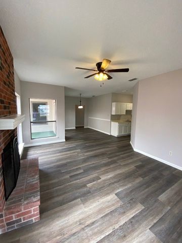 805 Melville Drive, Arlington, TX 76015