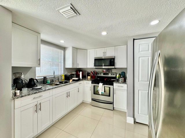 5216 TENNIS COURT CIRCLE 5216, Tampa, FL 33617