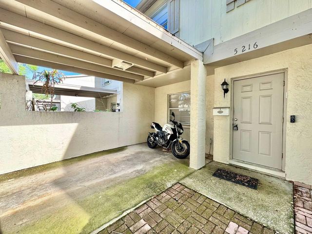 5216 TENNIS COURT CIRCLE 5216, Tampa, FL 33617